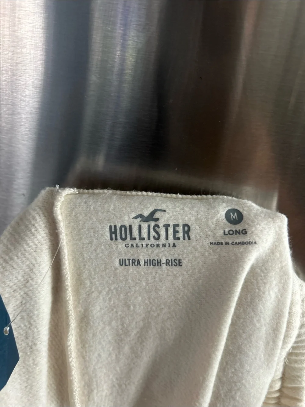 Hollister cream flare